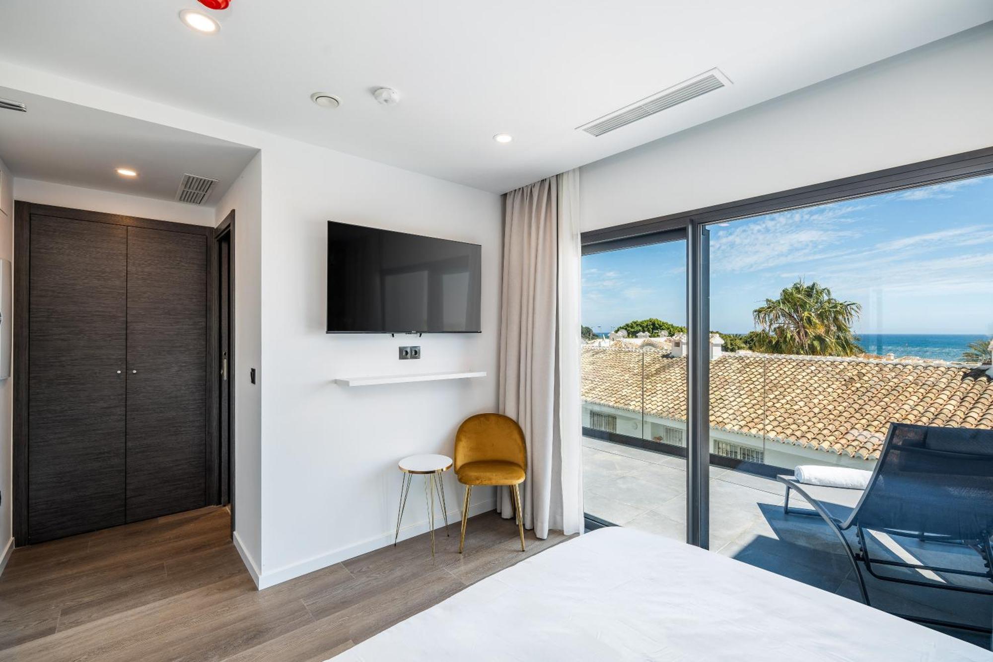 The Orange House Boutique Hotel And Upstairs Rooftop Bar Center Of La Cala De Mijas 100M From The Beach Zewnętrze zdjęcie