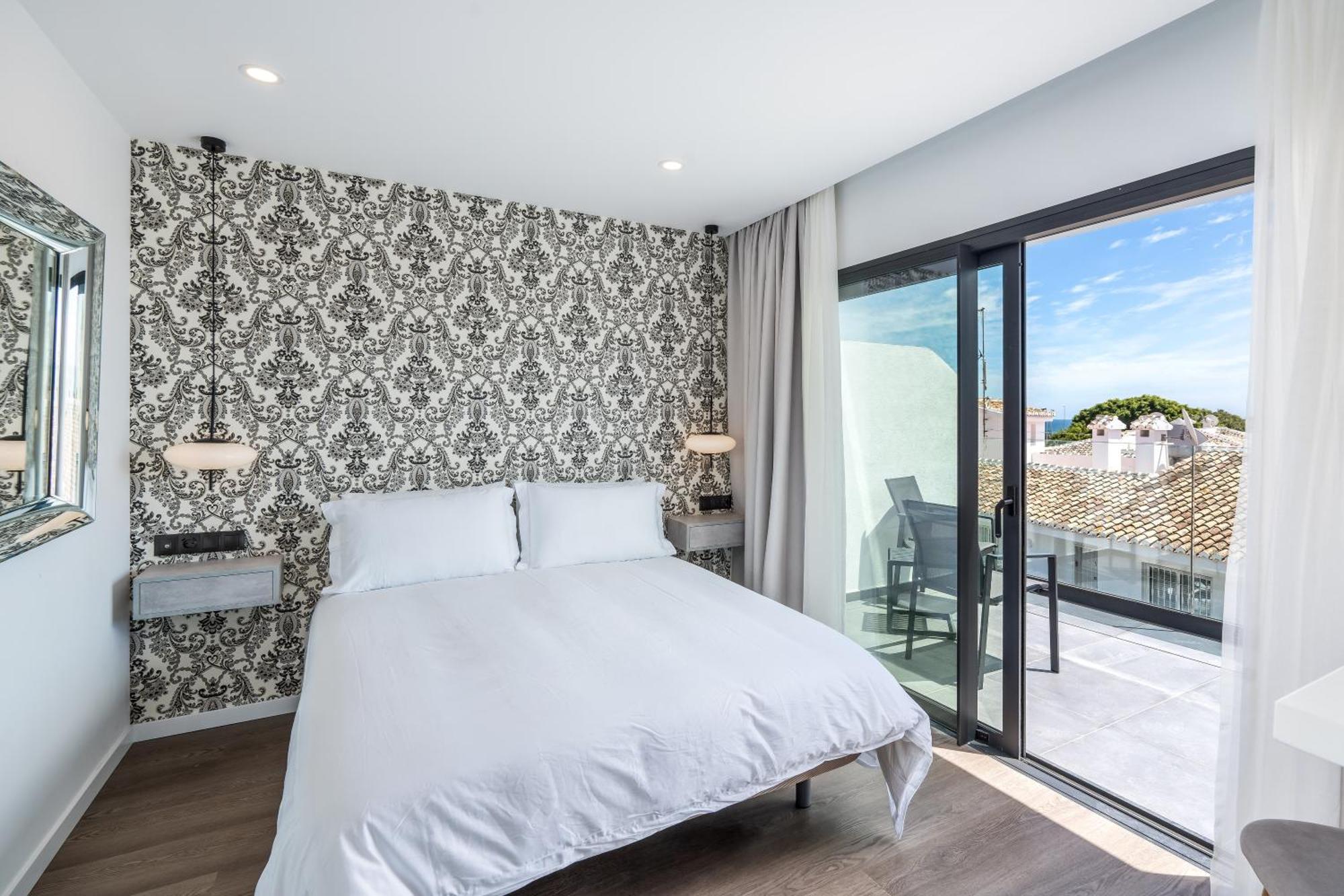 The Orange House Boutique Hotel And Upstairs Rooftop Bar Center Of La Cala De Mijas 100M From The Beach Zewnętrze zdjęcie