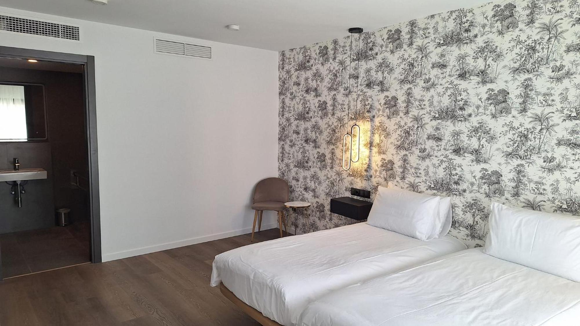 The Orange House Boutique Hotel And Upstairs Rooftop Bar Center Of La Cala De Mijas 100M From The Beach Pokój zdjęcie